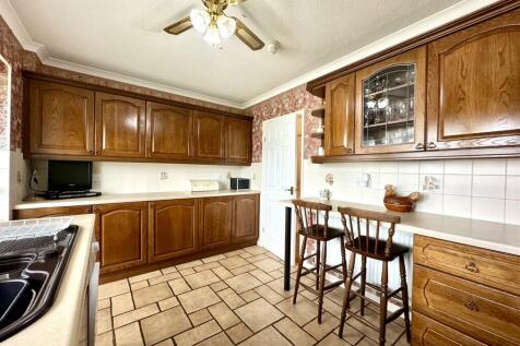 KITCHEN/BREAKFAST ROOM