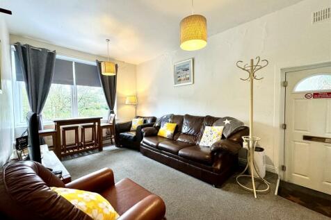 OPEN PLAN LOUNGE/DINING ROOM