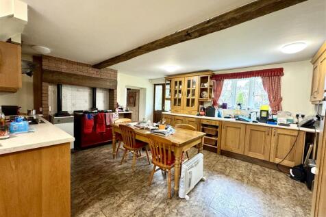 KITCHEN/BREAKFAST ROOM