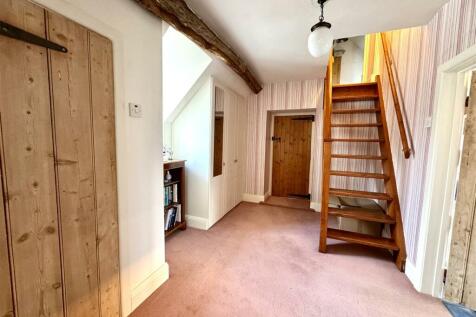 FIRST FLOOR STAIRS AND LANDING