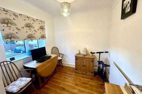 STUDY/HOME OFFICE