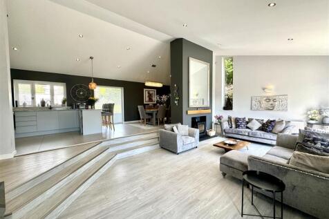 SUNKEN FAMILY/LIVING ROOM
