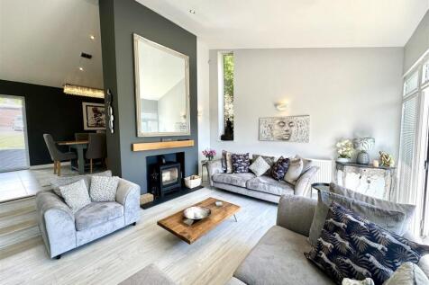 SUNKEN FAMILY/LIVING ROOM