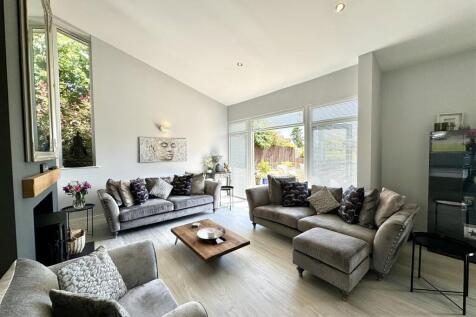 SUNKEN FAMILY/LIVING ROOM