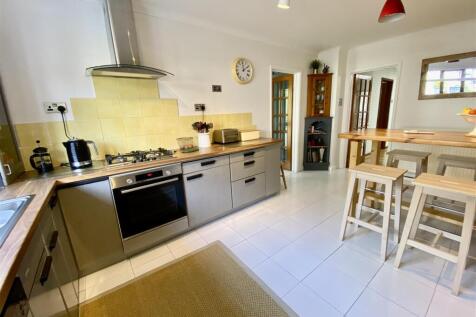 KITCHEN/BREAKFAST ROOM