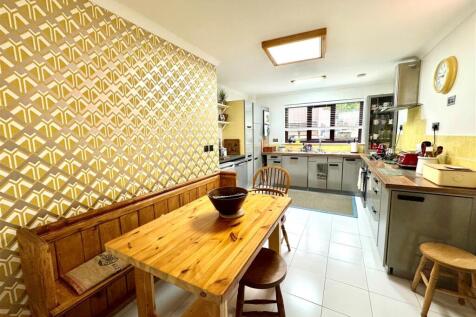 KITCHEN/BREAKFAST ROOM