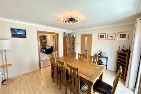 FORMAL DINING AREA
