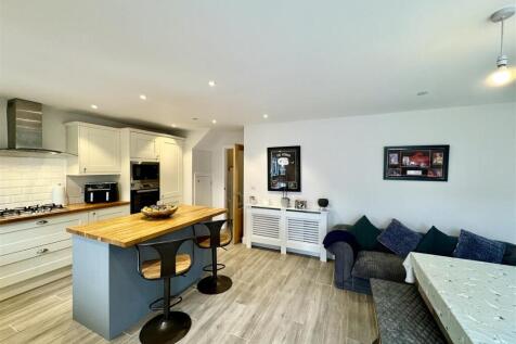 KITCHEN/DINER/FAMILY ROOM