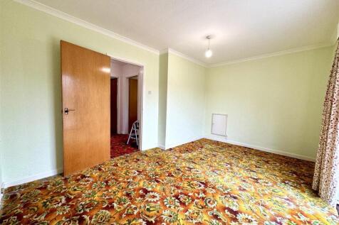 BEDROOM 1/RECEPTION ROOM