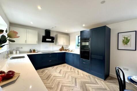 OPEN PLAN KITCHEN/DINING/FAMILY ROOM
