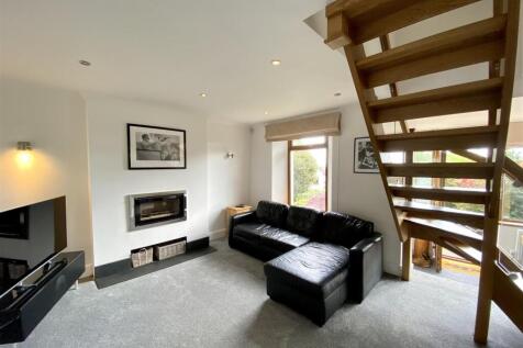 OPEN PLAN SITTING ROOM