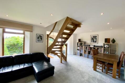 OPEN PLAN SITTING ROOM