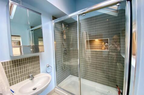 GROUND FLOOR SHOWER ROOM