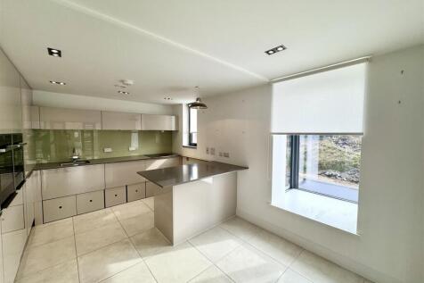 KITCHEN/FAMILY LIVING ROOM