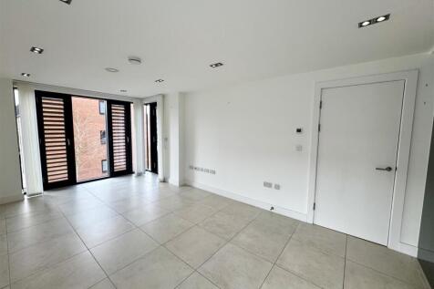 KITCHEN/FAMILY LIVING ROOM