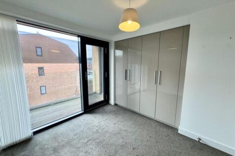 BEDROOM 2