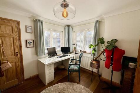 STUDY/BEDROOM 5