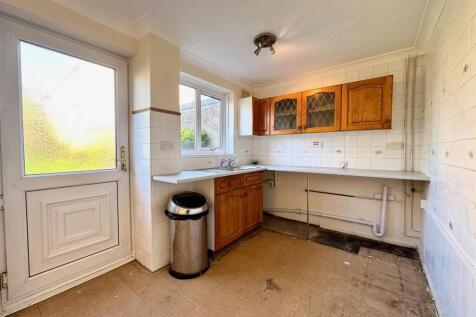 OPEN PLAN KITCHEN/DINING ROOM