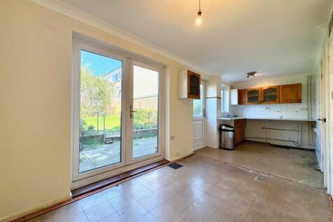 OPEN PLAN KITCHEN/DINING ROOM