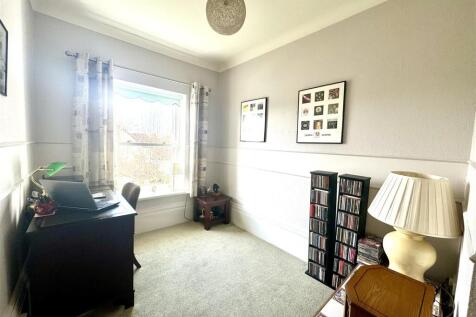 BEDROOM 3 / STUDY