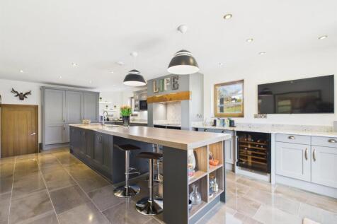 KITCHEN/BREAKFAST ROOM