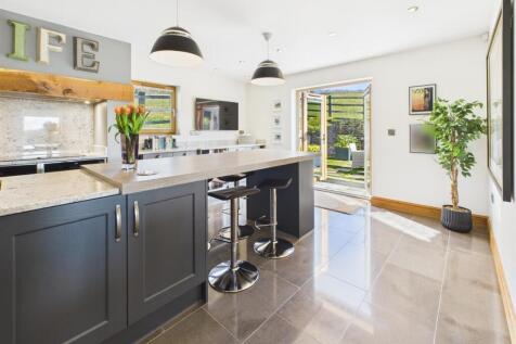 KITCHEN/BREAKFAST ROOM