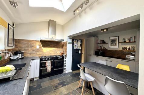 KITCHEN/BREAKFAST ROOM