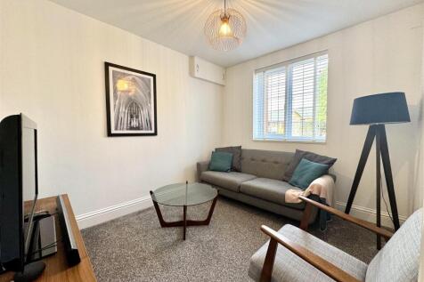 SNUG/DINING ROOM