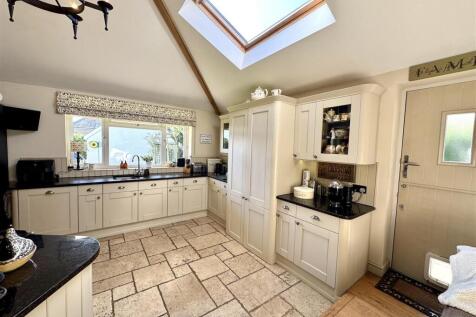 OPEN/PLAN KITCHEN/DINING/FAMILY ROOM