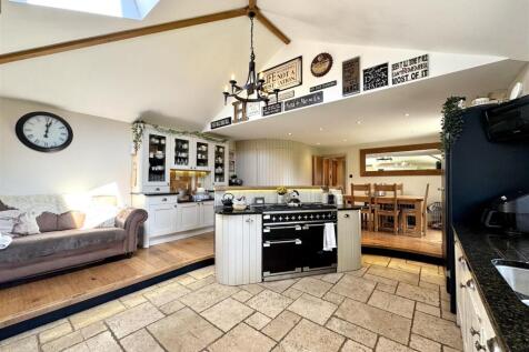 OPEN/PLAN KITCHEN/DINING/FAMILY ROOM