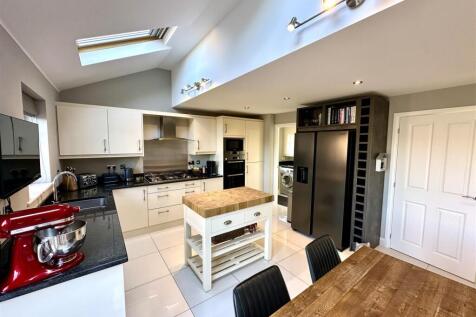 KITCHEN/BREAKFAST ROOM