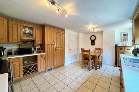 KITCHEN/BREAKFAST ROOM