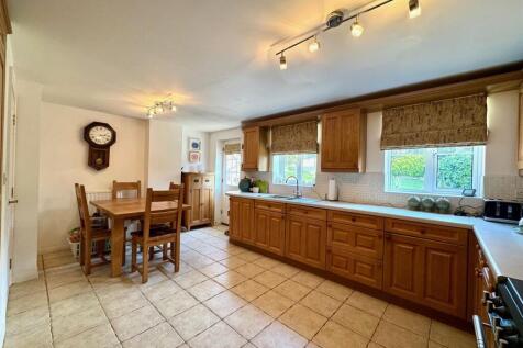 KITCHEN/BREAKFAST ROOM