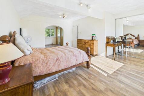 PRINCIPAL BEDROOM SUITE