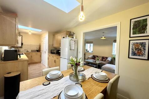 OPEN PLAN KITCHEN/DINER