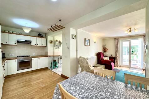 KITCHEN/DINING/FAMILY ROOM