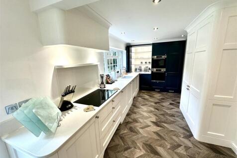 KICTHEN/FAMILY ROOM