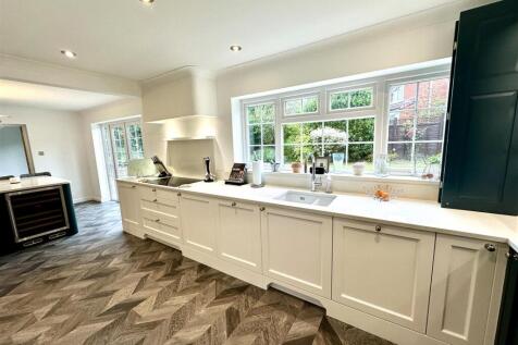 KICTHEN/FAMILY ROOM
