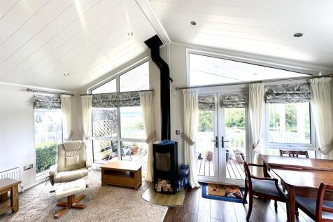 OPEN PLAN KITCHEN/LIVING/DINING ROOM