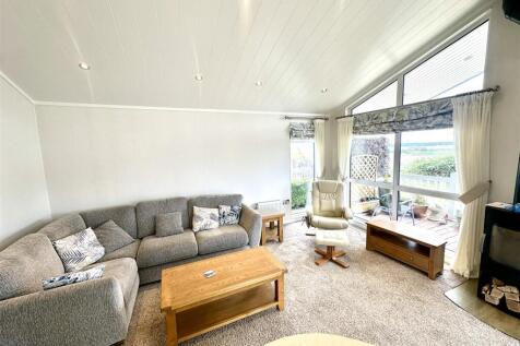 OPEN PLAN KITCHEN/LIVING/DINING ROOM
