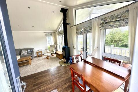 OPEN PLAN KITCHEN/LIVING/DINING ROOM