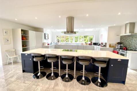 KICTHEN/DINING ROOM