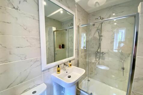 GROUND FLOOR SHOWER ROOM