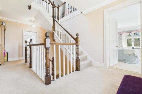 FIRST FLOOR LANDING