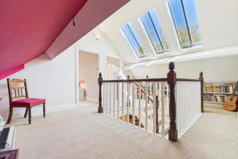 2ND FLOOR LANDING/LIBRARY