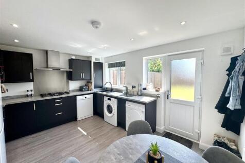 KITCHEN/DINNIG ROOM