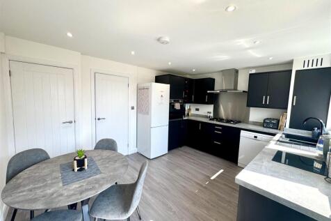 KITCHEN/DINNIG ROOM