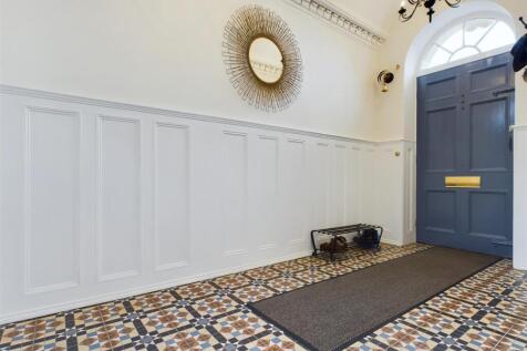 Front door - hallway.jpg