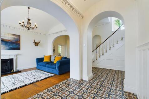 Hallway 1.jpg
