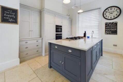Kitchen Island.jpg